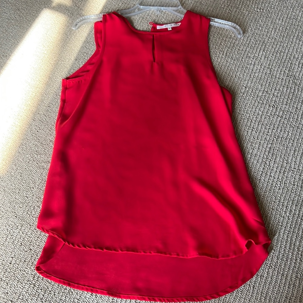 Sleeveless top with keyhole detail